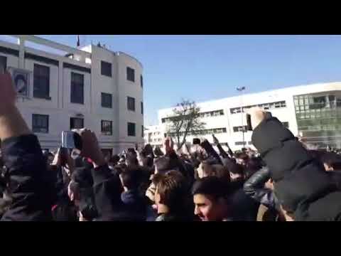 شعار مردم به پاخاسته ی ایران ایران که شاه نداره حساب کتاب نداره