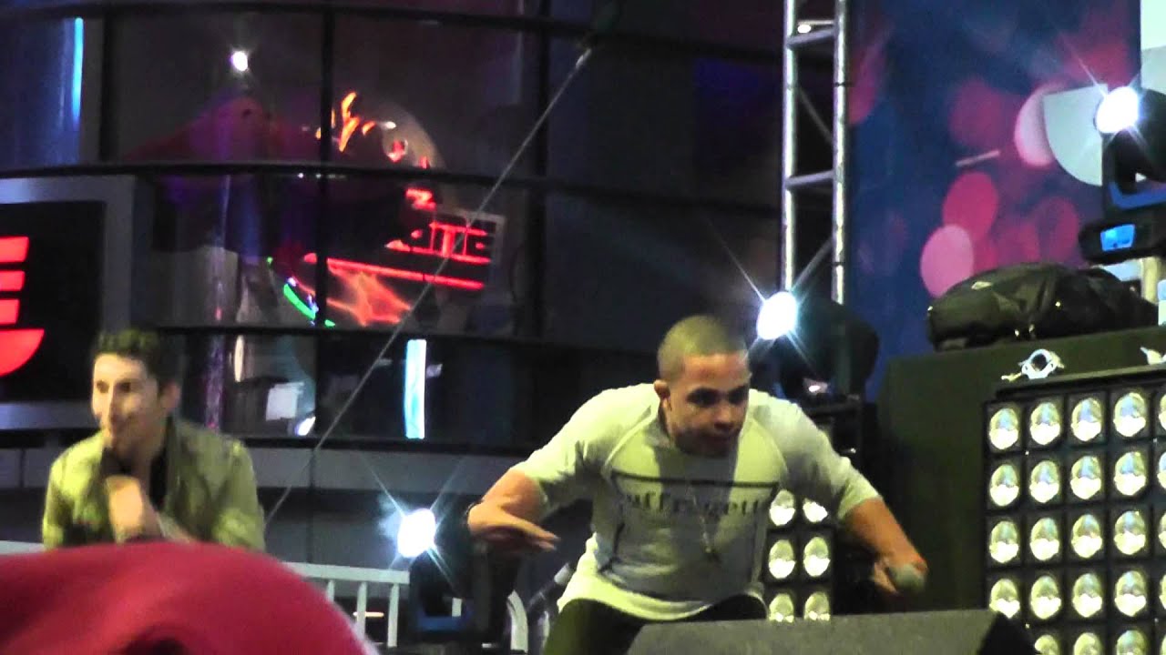 Midnight Red - No Other Girl (Jingleball Village- 12.1.12) - HD