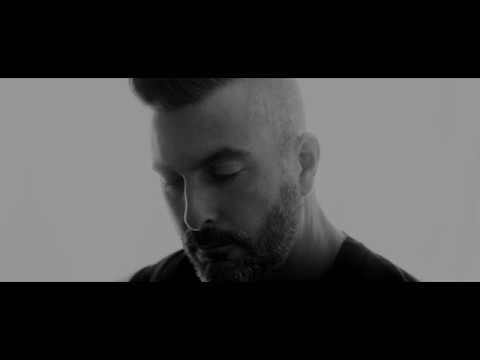 Assista ao videoclipe da música {trackName} de {artistName}