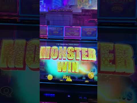 Mi primer súper bonus natural en la pirots 4 #casino #roobet #gambling #bigwin