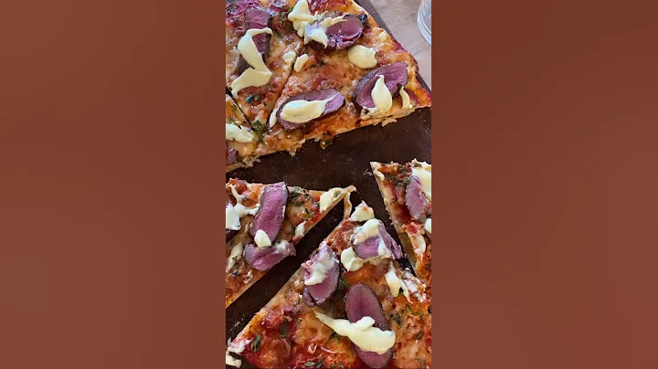 Mette Karin Petersen tillagar viltpizza med rdjurs...