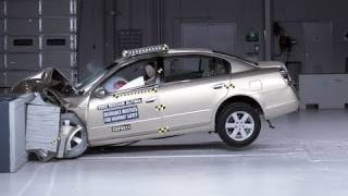 2002 Nissan Altima moderate overlap IIHS crash test