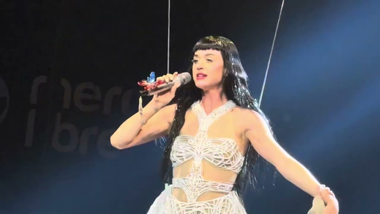 Katy Perry performs Nirvana on The Lifetimes Tour in Mexico City Night 1 on 4.23.25