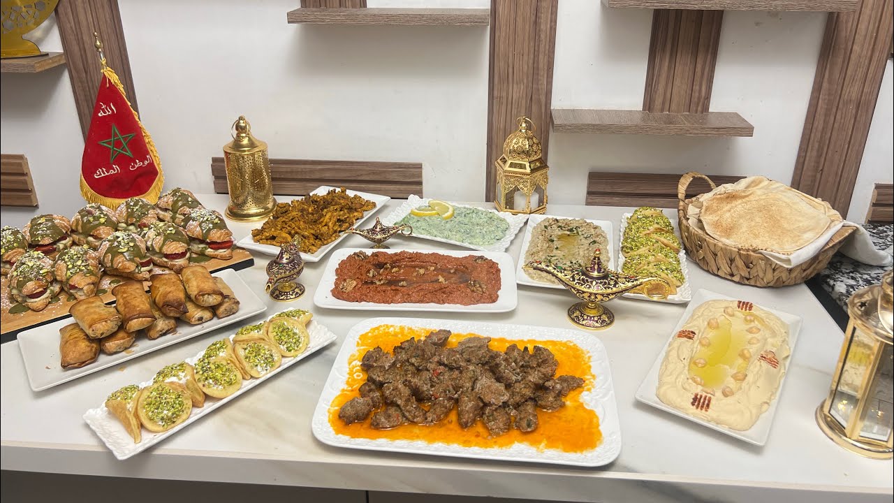 فطوري شرقي فيه الحمص المحمرة باباغنوج الخيار القطايف الكفتة الشوارماو تحلية الشاف كرواسون فريزبيستاش