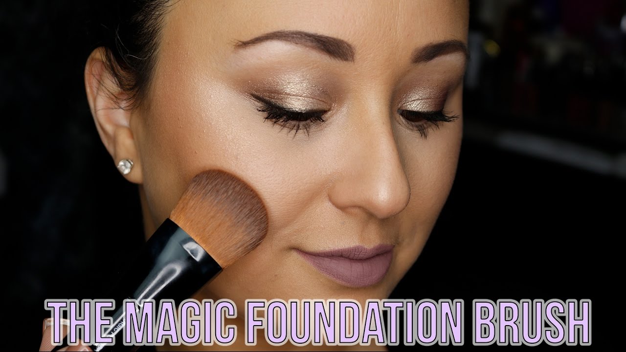 Magic Foundation Brush - The Most Addictive, Most Useful, Most