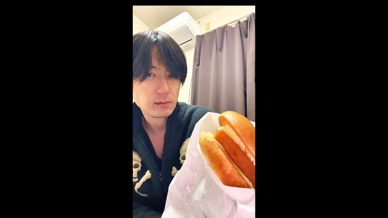 VLOG | My first ever fish burger at MOS - YouTube