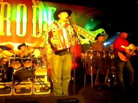 Zamorales Si Te Vas A Ir Rodeo 2010.flv