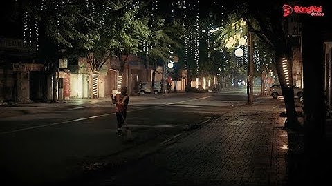 Nhọc nhằn nghề quét rác đêm