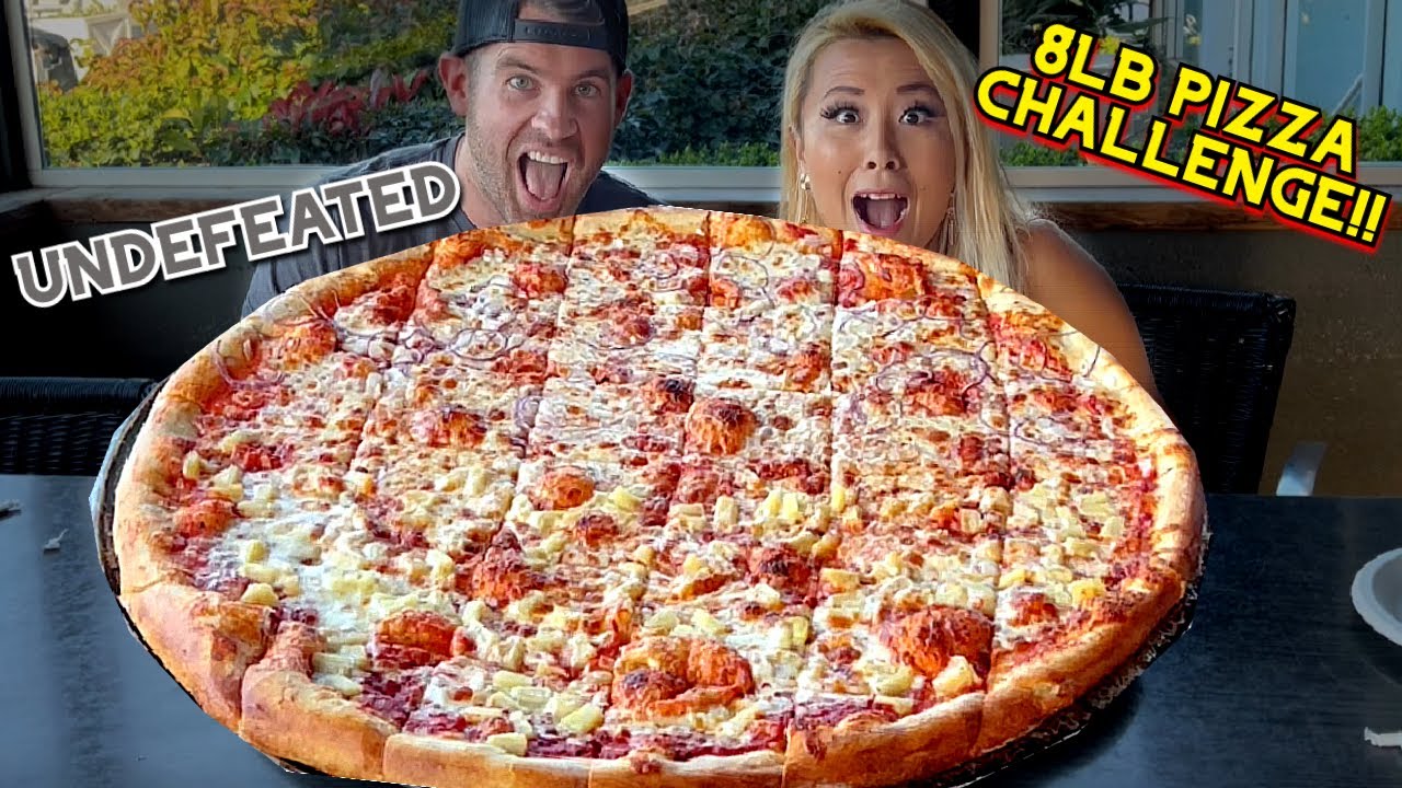 UNDEFEATED 8LB PIZZA CHALLENGE at Village Pizzeria in Coronado, CA!! ft. Blaine 