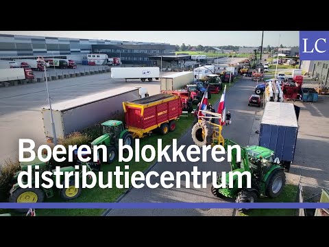 Boeren blokkeren distributiecentrum in Heerenveen