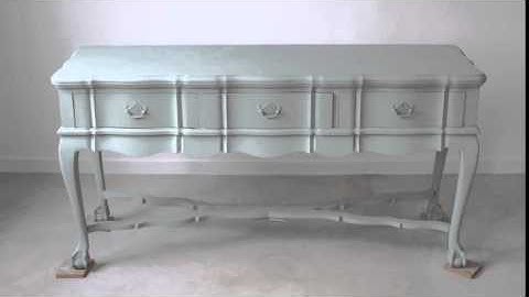 Builders DIY: Chalk paint two colour distressed technique