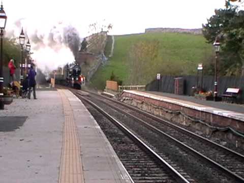 5043 ''Earl of Mount Edgcumbe'' powers through Kir...