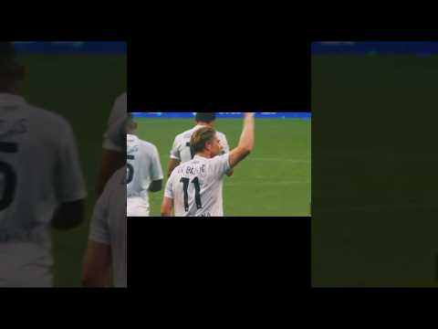 هدف   من ركلة حرة مباشرة مع نابولي ضد ساسولو   