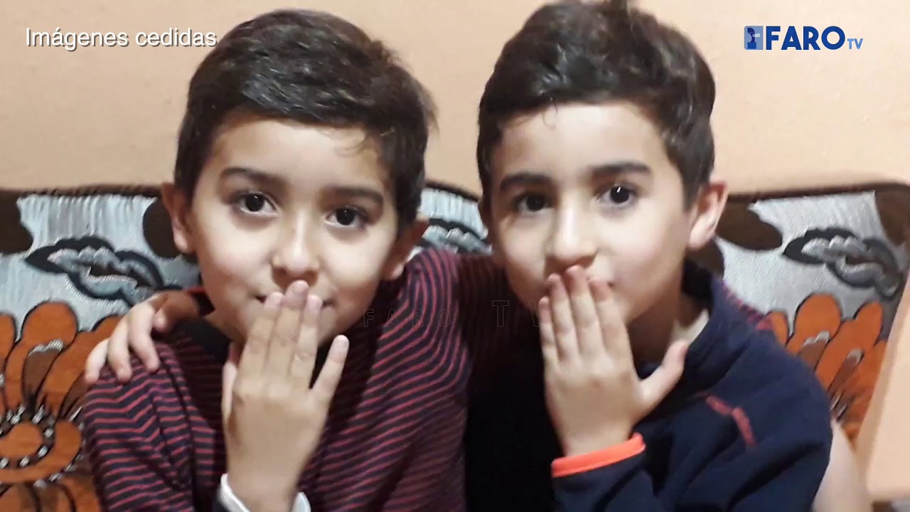 Alumnos y docentes del CEIP Reina Sofía reparten besos a los trabajadores de servicios esenciales