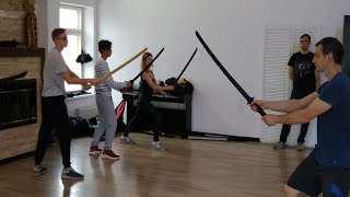 Школа японского фехтования Katana Club. Уроки кендзюцу: обучение исполнения кихона мечом