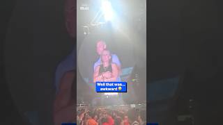 Download Lagu Coldplay's Chris Martin accidentally exposes alleged affair on the 'Kiss-Cam' MP3 Download Lagu Coldplay's Chris Martin accidentally exposes alleged affair on the 'Kiss-Cam' MP3