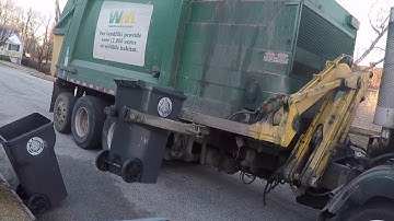 WM Heil Python 102999 Revving and packing trash 2/8/19 part 3