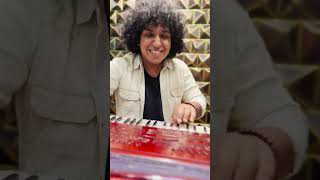 Man behind this original Harmonium piece from the song What Jhumka 💓 #bollywood #whatjhumka #remix