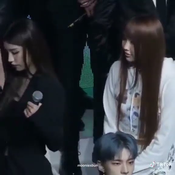 hyein fangirling over yeji #yeji #hyein #jennie #shorts #newjeans #ıtzy