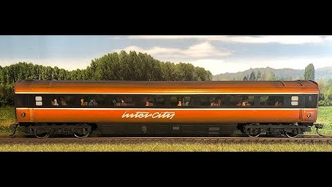 BR coaches resprayed to Irish Rail (CIE) Livery running on Kingsbridge Model Railway