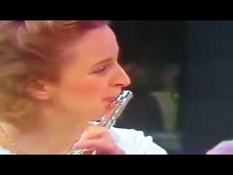 Manuela Wiesler flute plays Music by Erland von Koch live.