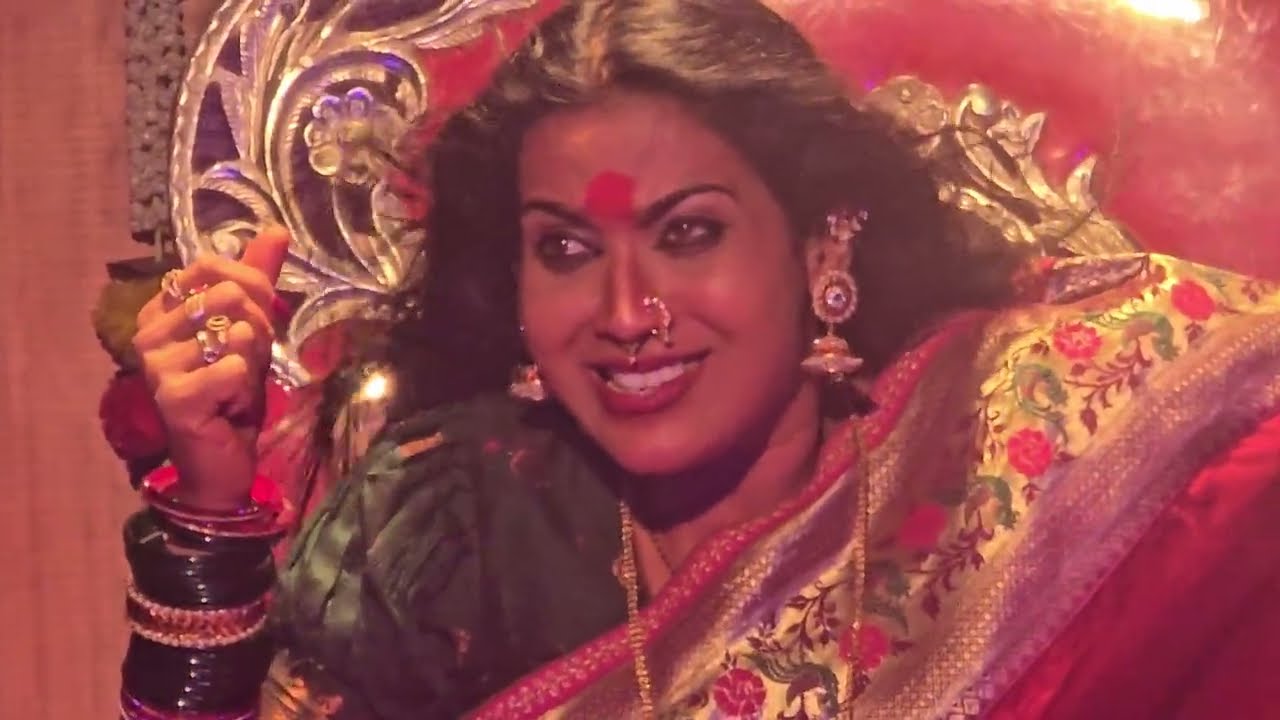 ಬನಶಂಕರಿ ಜಾತ್ರೆಯಲ್ಲಿ ಸಿನಿಮಾನೇ ಮೀರಿಸಿದ ಕಲಾವಿದರು |  ಹುಡುಗಿ ಹಿತ್ತಲದಾಗ ಹುಡುಗ ಕತ್ತಲದಾಗ