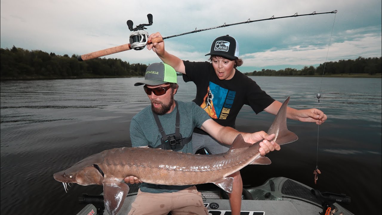 Catching Sturgeon On Ice Fishing Rod (EPIC BATTLE) 