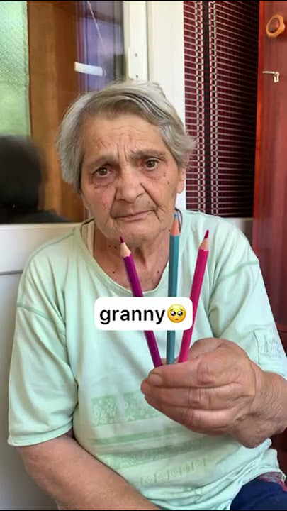 I asked my dad, grandma and mom to DRAW ME😳 who did ✨BEST✨? | DANIA (#Shorts)