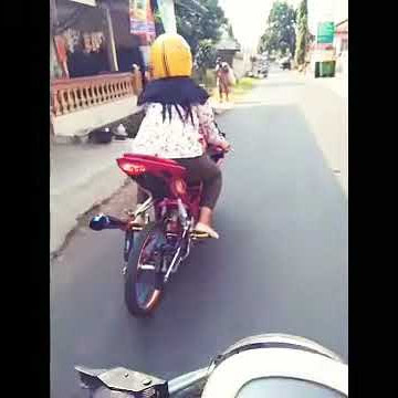 story wa kekinian ,cewek naik cbr jari jari