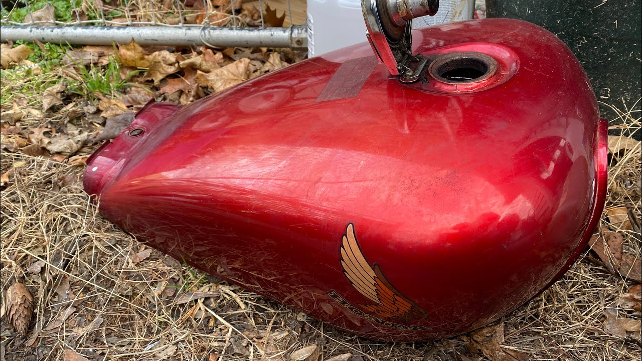 Cleaning out the Rust Gas Tank 1985 Honda Shadow 500 VT500C Vinegar
