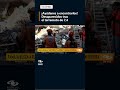 Familias siguen buscando a sus seres queridos tras el terremoto en Colombia