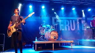 Milan Peroutka & PERUTĚ / Žij a tancuj