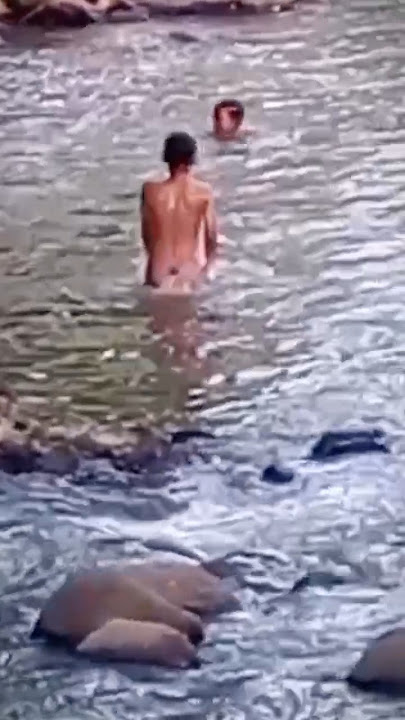 PLAYING IN THE RIVER AND R3NING IN THE RIVER WATER IS SO EXCITING #river #feedshorts #nature