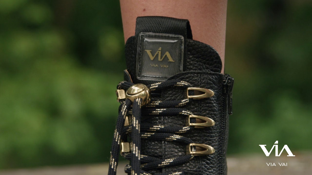 VIA VAI Lace-up boots Viola Lake Cesano Nero Ottone | The Little Green Bag