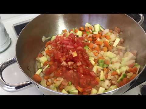 וִידֵאוֹ: כדורי ירקות הודים ברוטב עגבניות