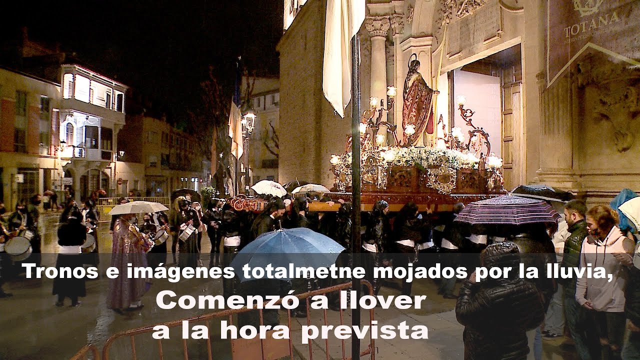 Procesión de Martes Santo en Totana, destrozada por la lluvia