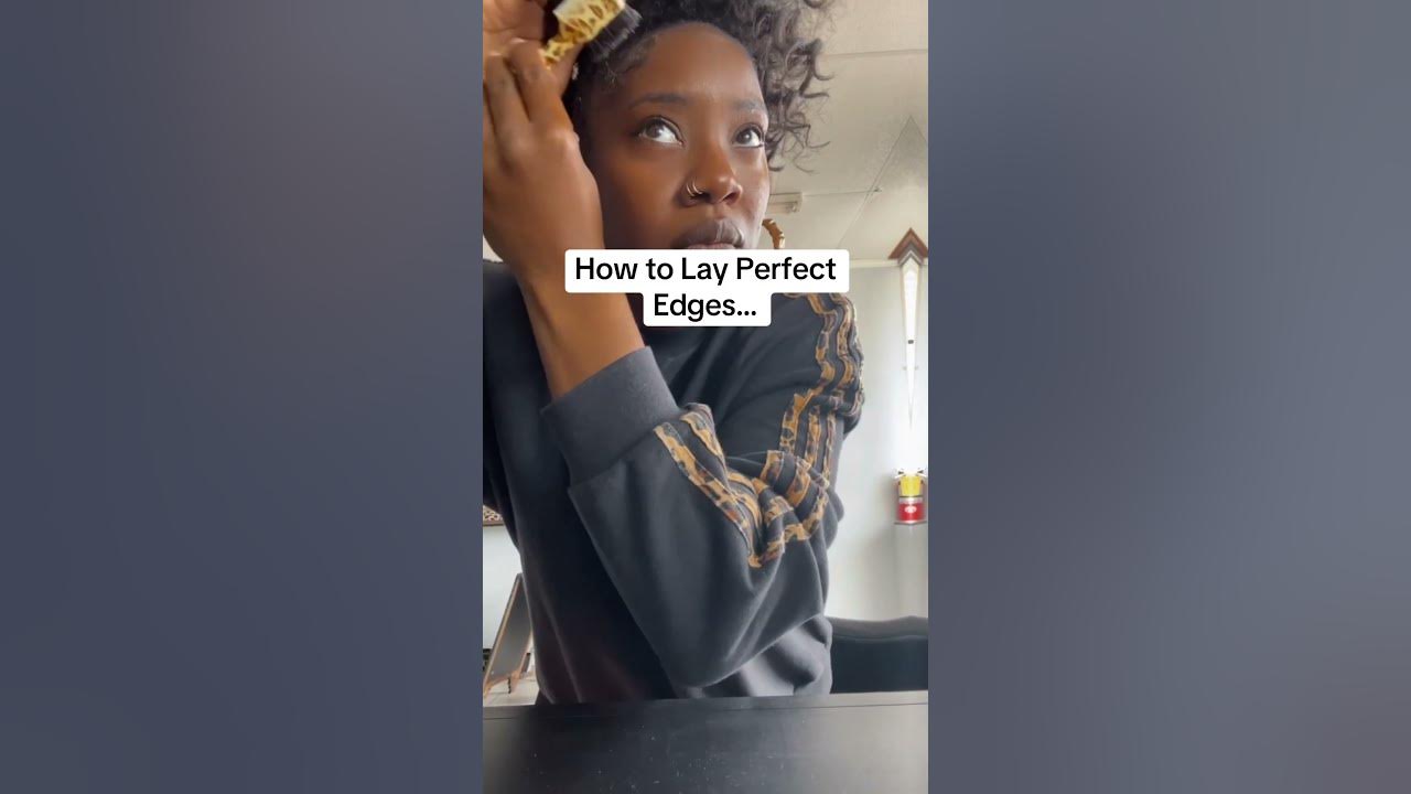 3 Watts to lay perfect edges! 1) Damp hair 2) Smoothing gel 3) Soft brushing #edgecontrol #hairhack