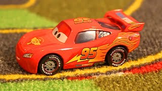 Cars Lightning Mcqueen vs Hot Wheels Drift Car