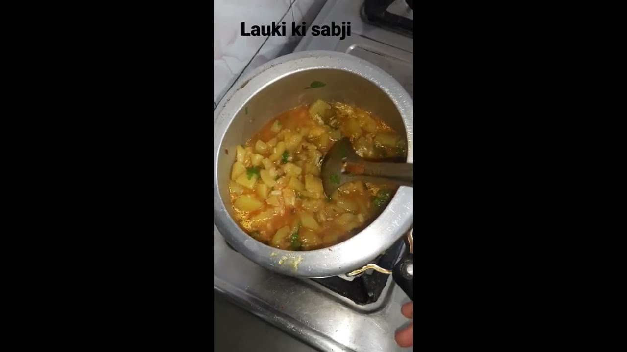 Lauki ki sabji . लौकी की सब्जी बनाने का आसान तरीका । #shorts #lauki #laukikisabji #nikitaskitchen .