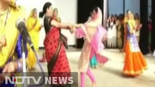 Ministers Smriti Irani, Harsimrat Kaur shake a leg