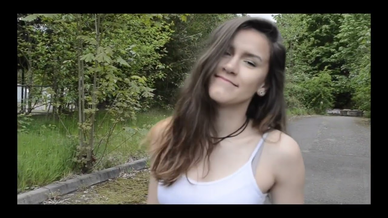 she rocks her leather leggings