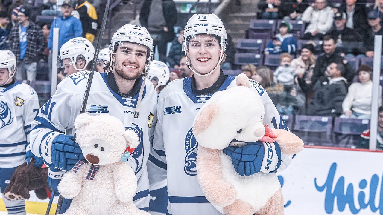 Adam Zidlicky Scores Teddy Bear Toss Goal for Steelheads!