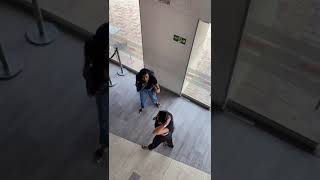 Por una infidelidad, dos mujeres protagonizaron pelea al interior de Frisby, en Santa Marta