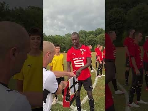 Une ode au football breton, à ses terrains. Pour ceux qui le représentent.