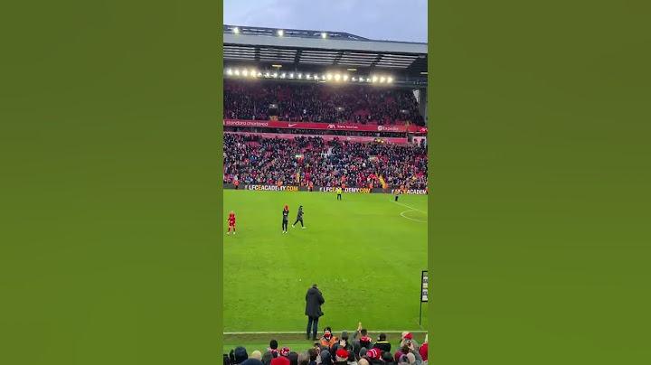 ✊ Yes Jürgen! Klopp celebrates in front of the Kop