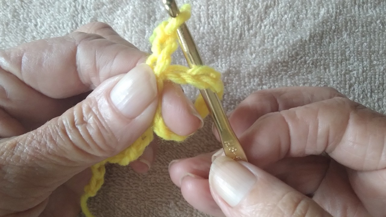 🧞Genie's HOW TO MAKE AN🧶EASY CROCHET MAGIC RING🧶USING CHAIN CROCHET😊FOR BEGINNERS😊 WITH A BONUS!
