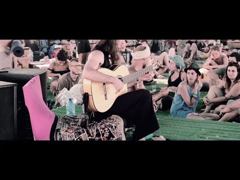 Estas Tonne - Walking Running Flying (Live)