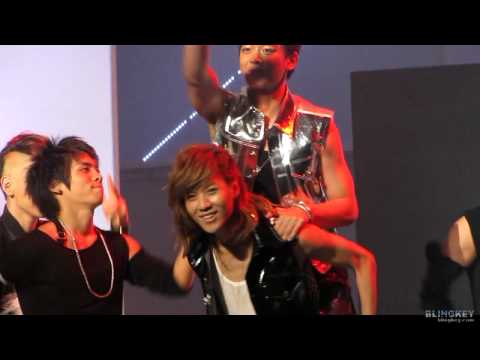 100731 Minho riding piggyback on Taemin ^0^ - Boys on top! @ MC