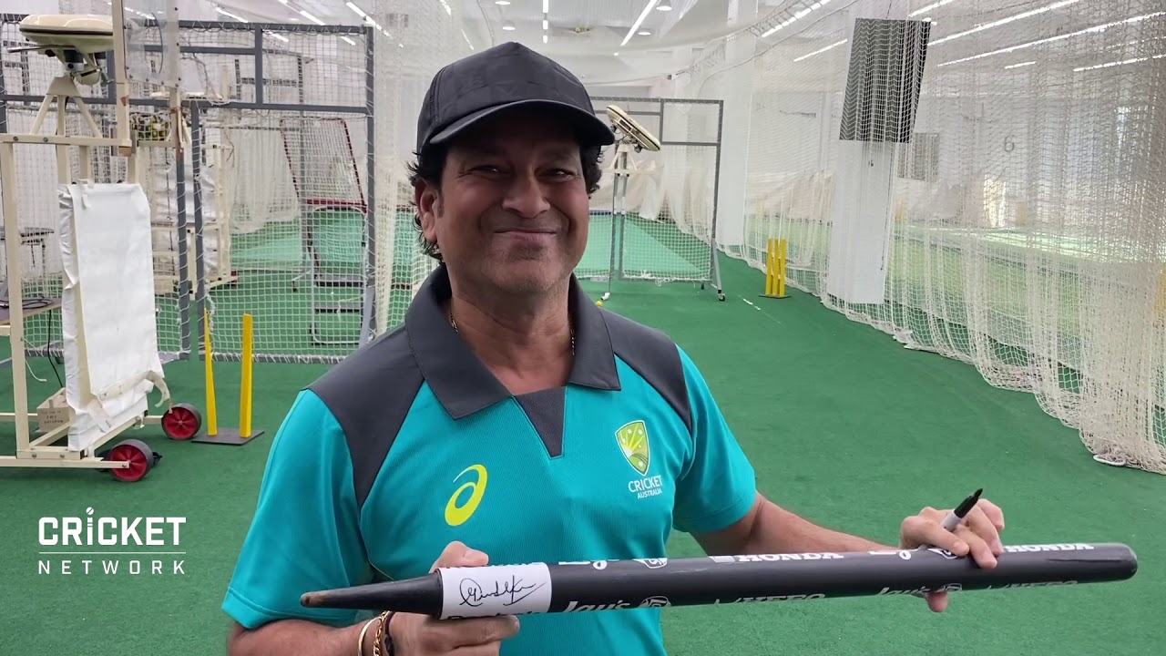 Legends Sachin and Yuvraj sign, auction World Cup stump