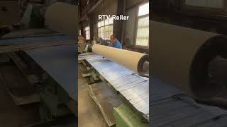 RTV rubber roller in production #Cpp #cpe #rubberroller #epdm #plasticfilm #film #grinding #polish